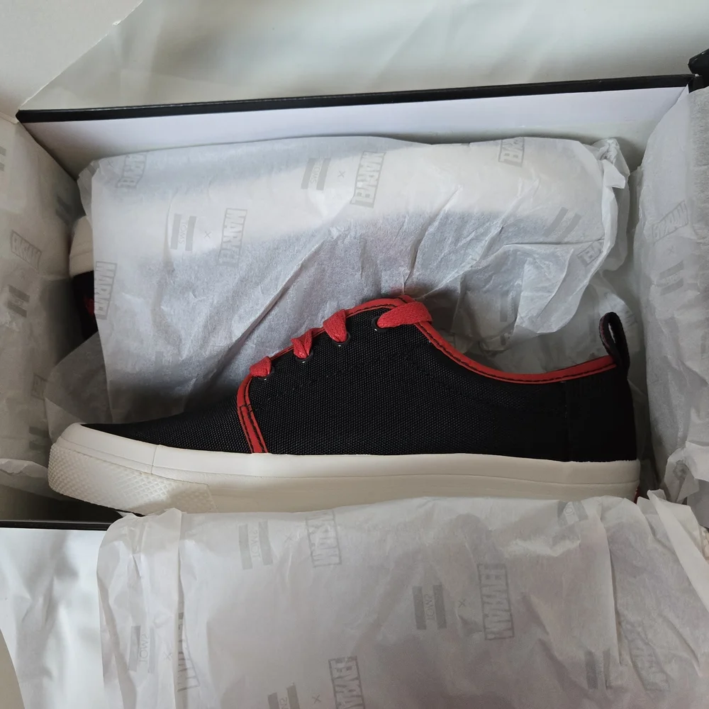 Marvel x TOMS Carlito Miles Morales Black Red Spiderman Nylon Sneakers NIB 4Y‎